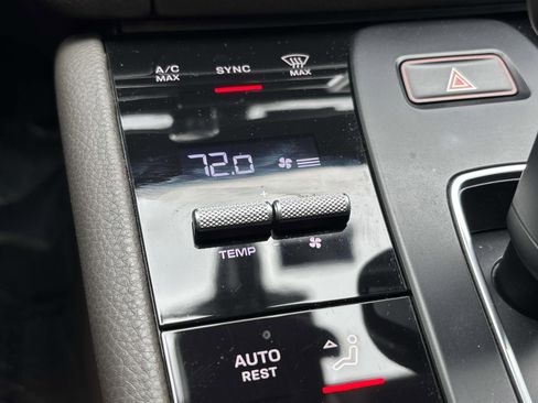 Used 2022 Porsche Macan image 25