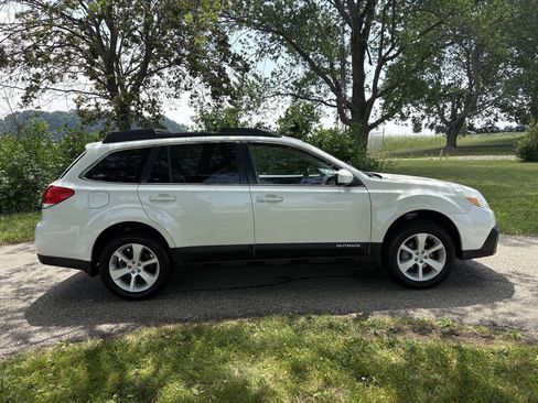 Used 2014 Subaru Outback 2.5i Premium w/ Moonroof Package AWD/4WD image 7