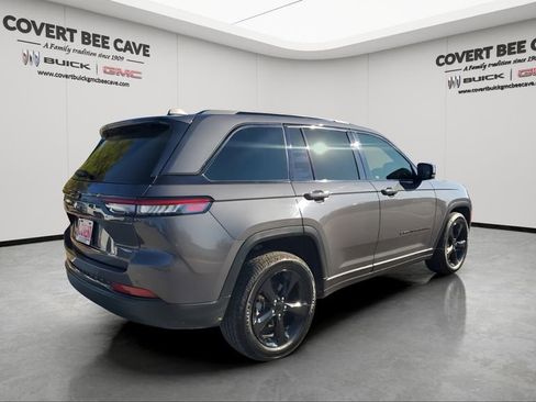 Used 2023 Jeep Grand Cherokee Altitude image 9