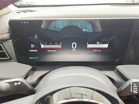 New 2025 Nissan Kicks SR image 21