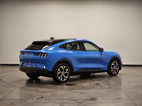 Used 2022 Ford Mustang Mach-E Premium image 8