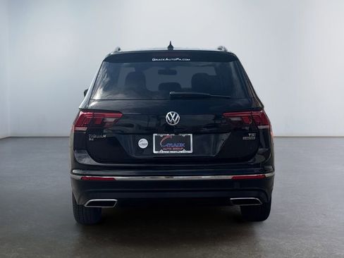 Used 2018 Volkswagen Tiguan SE w/ Panoramic Sunroof Package image 6