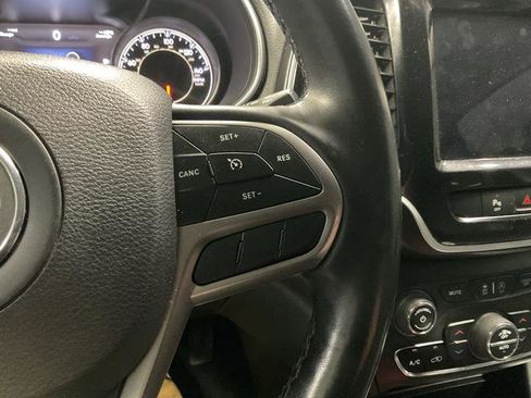 Used 2020 Jeep Cherokee Limited image 21