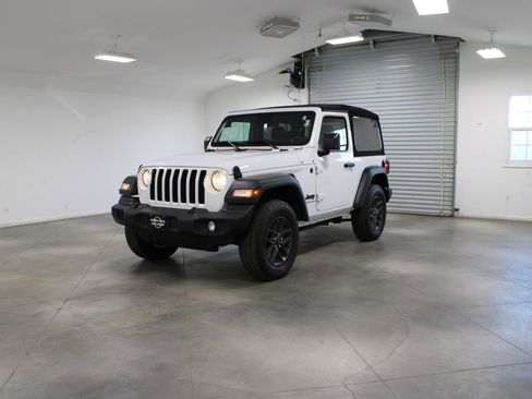Used 2024 Jeep Wrangler Sport S image 4
