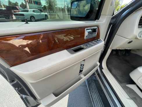 Used 2014 Lincoln Navigator 2WD image 12