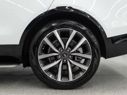 Used 2024 Land Rover Discovery Dynamic SE image 43