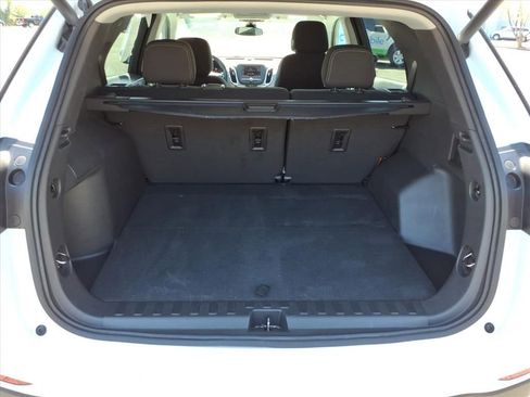 Used 2023 Chevrolet Equinox LT w/ Driver Convenience Package image 11