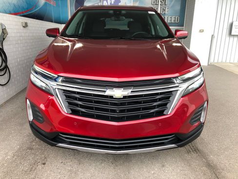 Used 2024 Chevrolet Equinox LT FWD image 2
