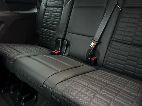 Used 2023 Cadillac Escalade Premium Luxury Platinum image 13