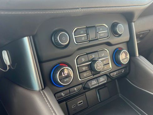 Used 2022 Chevrolet Tahoe Z71 w/ Off-Road Capability Package image 33