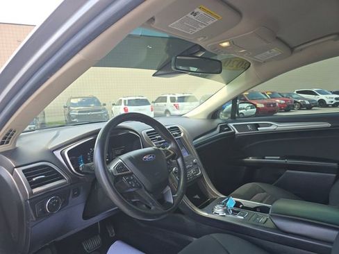 Used 2020 Ford Fusion SE FWD image 12