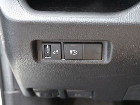 Used 2022 Toyota RAV4 XLE AWD/4WD image 27