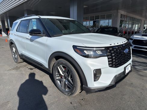 New 2026 Ford Explorer ST w/ Sun And Sound Package image 8