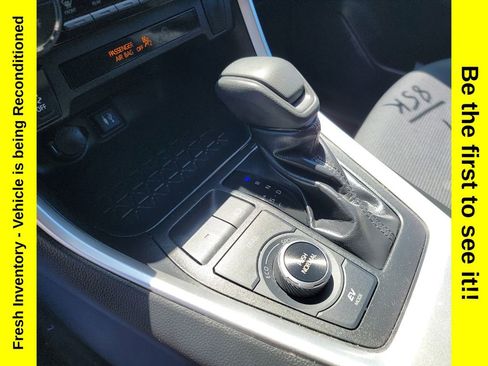 Used 2019 Toyota RAV4 LE w/ Carpet Mat Package AWD/4WD image 23
