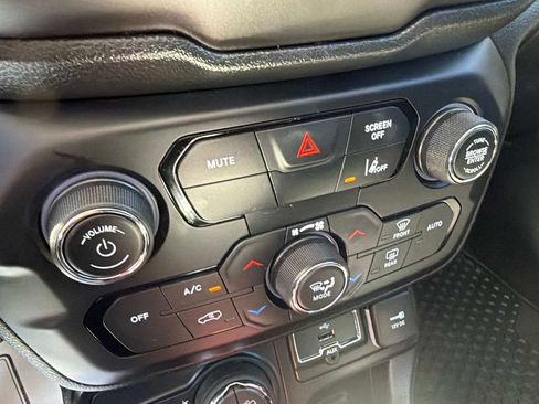 Used 2021 Jeep Renegade Trailhawk w/ Sun & Sound Group AWD/4WD image 26