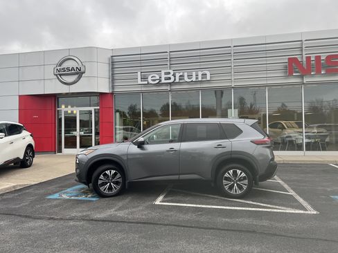 Used 2022 Nissan Rogue SV AWD/4WD image 2