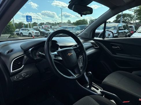 Used 2021 Chevrolet Trax LS AWD/4WD image 14