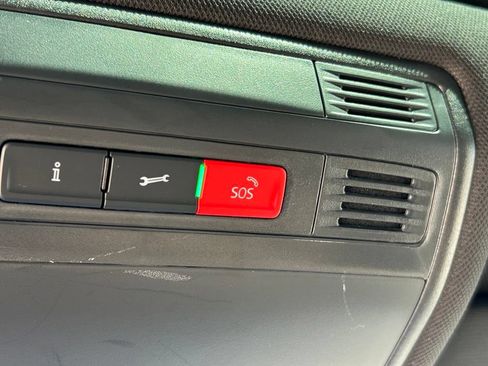 Certified 2024 Volkswagen Tiguan SE FWD image 32