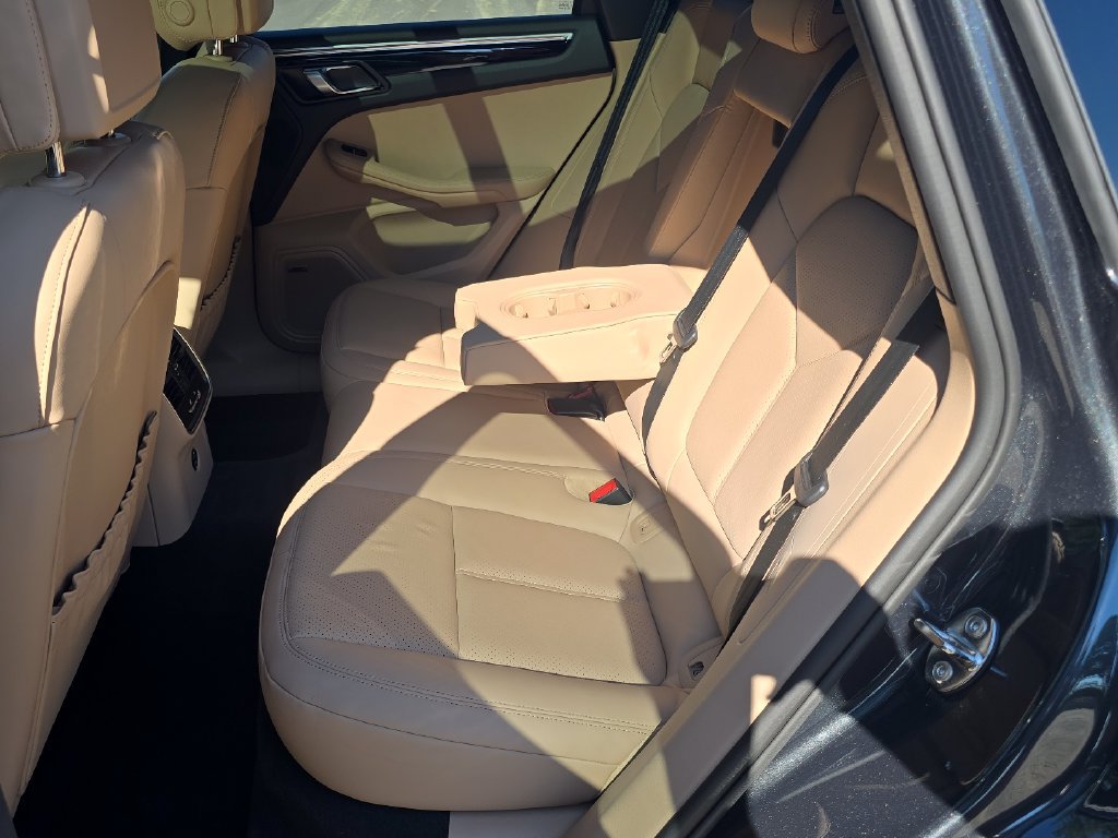 Certified 2026 Porsche Macan AWD/4WD image 16