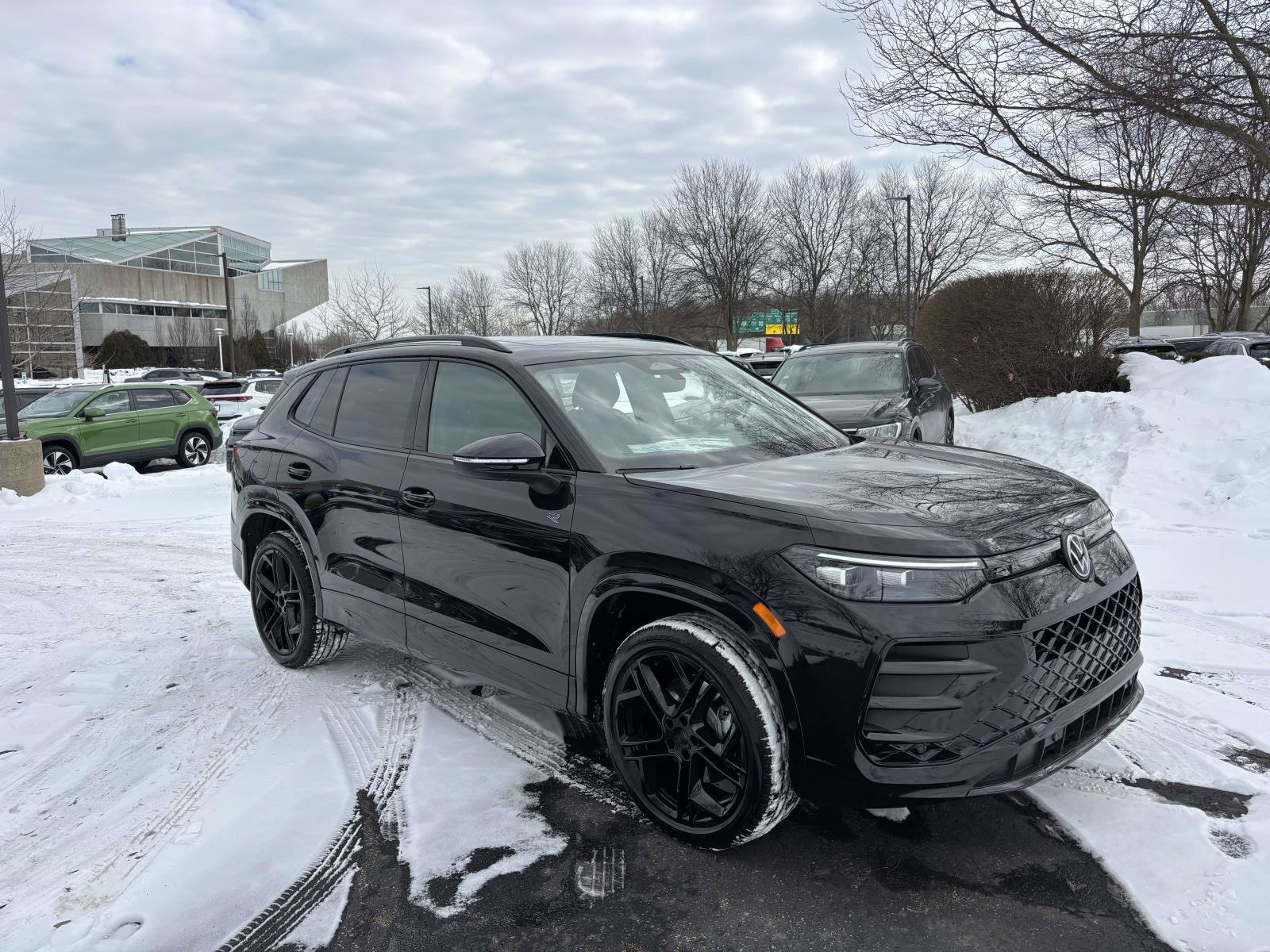 New 2026 Volkswagen Tiguan SE R-Line AWD/4WD image 1