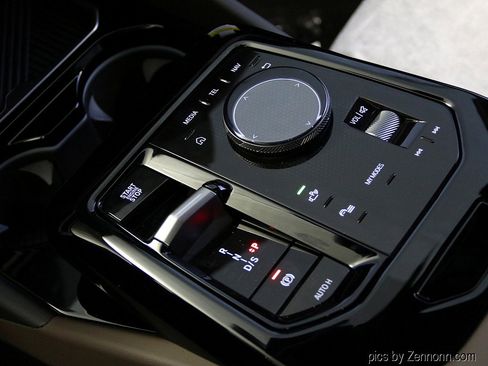 Used 2025 BMW 530i xDrive image 21