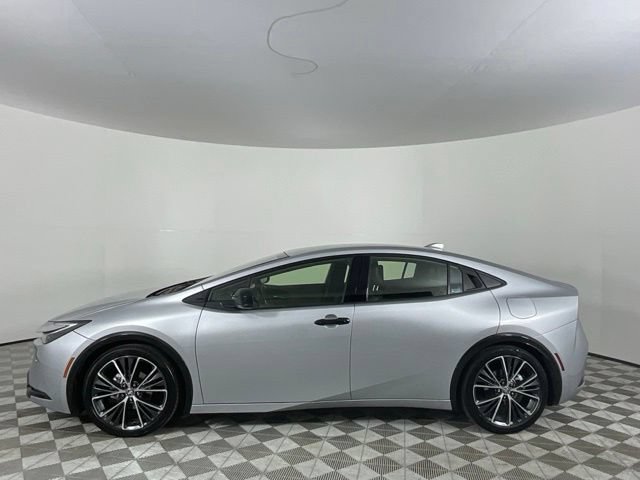 Used 2025 Toyota Prius XLE FWD image 8