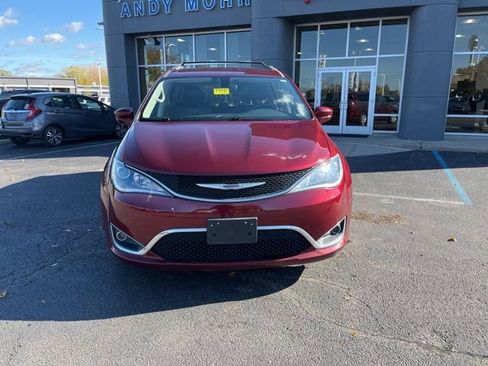 Used 2020 Chrysler Pacifica Touring-L image 14