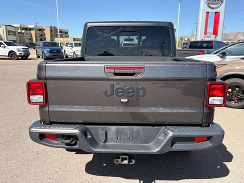 Used 2020 Jeep Gladiator Sport w/ Quick Order Package 24S AWD/4WD image 4
