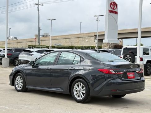 Used 2025 Toyota Camry LE image 5