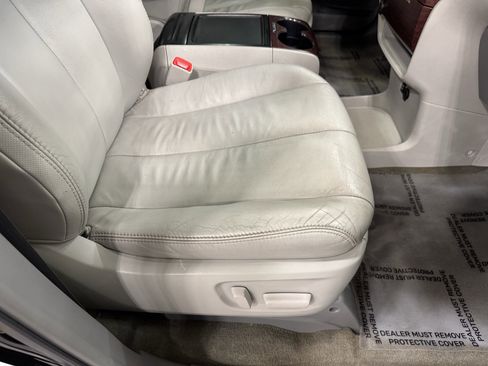 Used 2013 Toyota Sienna XLE image 25