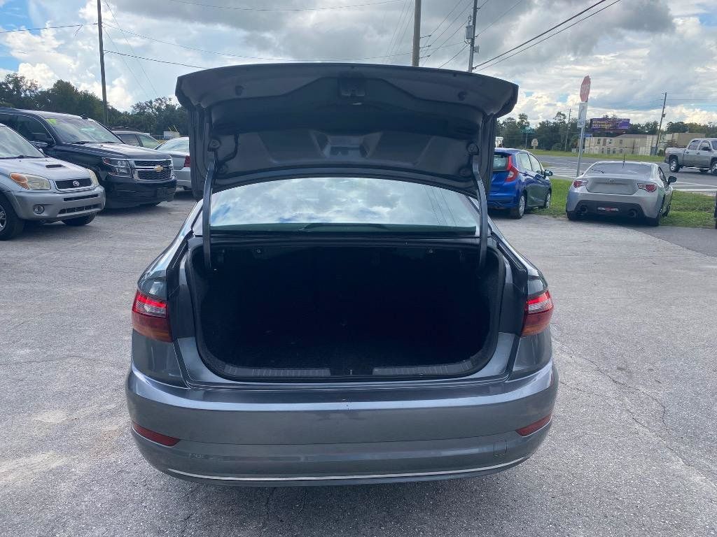 Used 2019 Volkswagen Jetta SE FWD image 17