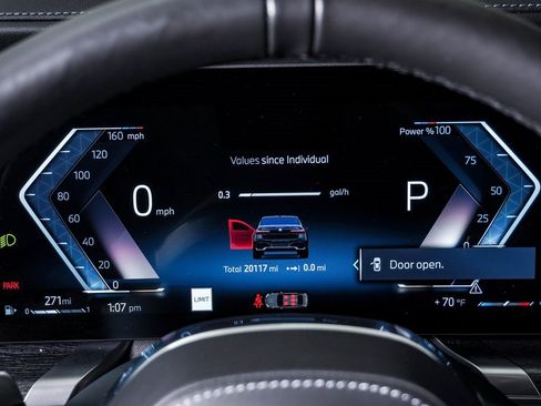 Used 2025 BMW 740i xDrive image 25