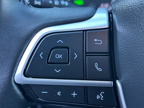 Used 2023 Toyota Highlander XLE image 27