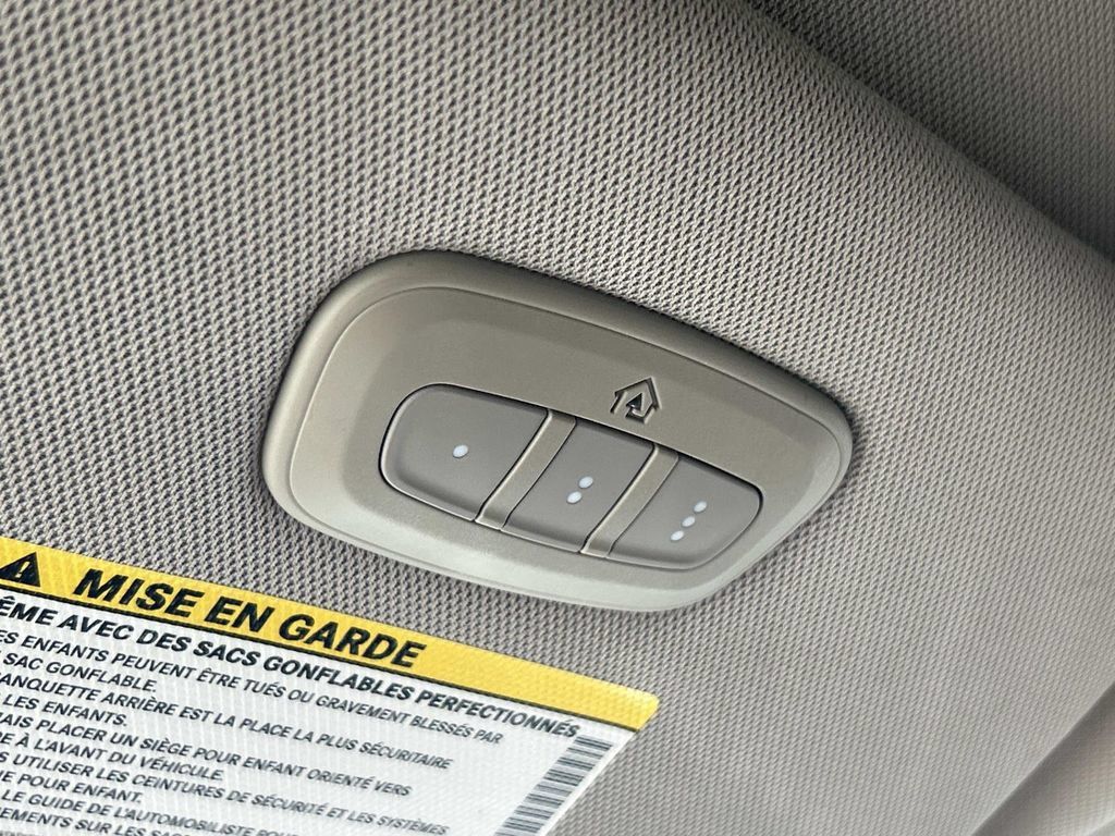 Used 2020 Chrysler Voyager Lxi FWD image 29