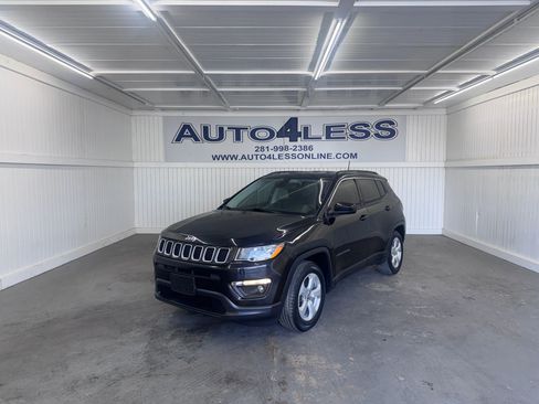 Used 2019 Jeep Compass Latitude FWD image 1