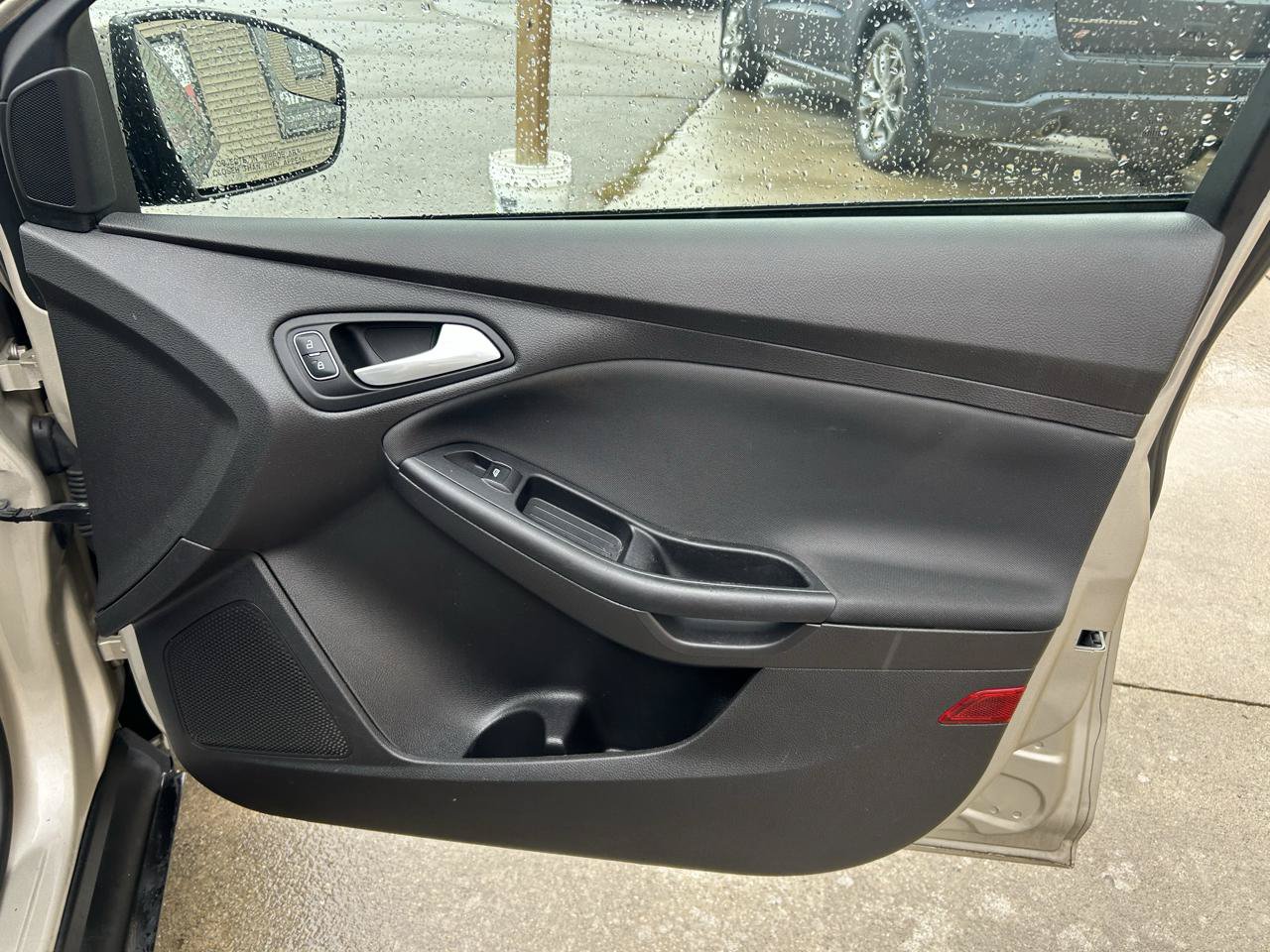Used 2017 Ford Focus SE FWD image 16