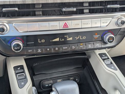 Used 2024 Kia Telluride EX w/ EX Captain's Chair Package image 29