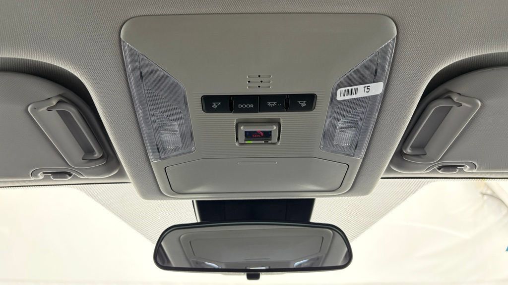Used 2024 Toyota RAV4 XLE FWD image 40
