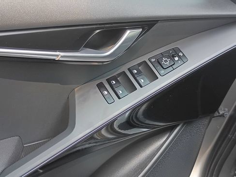 Certified 2025 Kia Niro EX Touring FWD image 14