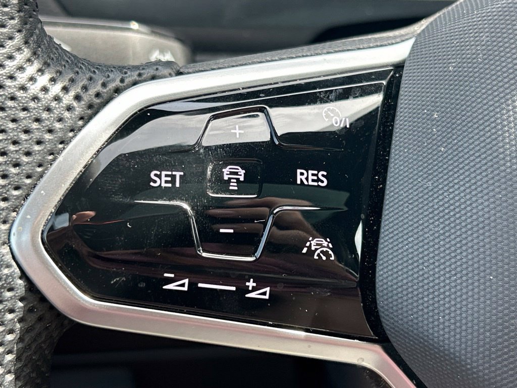 Used 2024 Volkswagen Tiguan SE R-Line FWD image 28