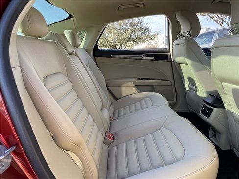 Used 2014 Ford Fusion SE image 24