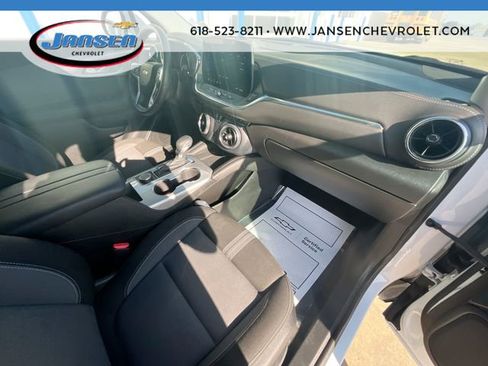 Used 2025 Chevrolet Blazer LT FWD image 28
