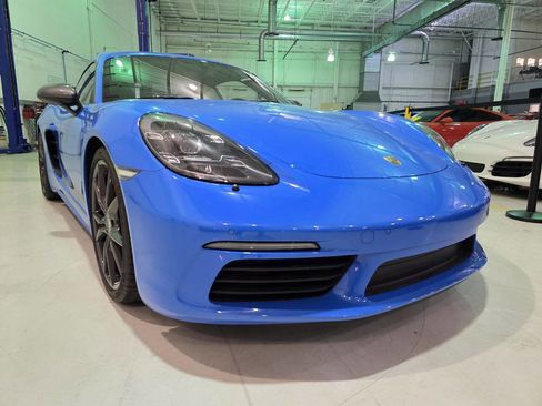 Used 2023 Porsche 718 Cayman w/ Premium Package RWD image 3