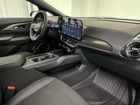 New 2026 Chevrolet Equinox EV LT image 28