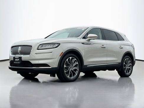 Used 2023 Lincoln Nautilus Reserve image 13