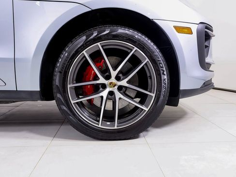 Certified 2023 Porsche Macan S w/ Premium Package Plus image 21