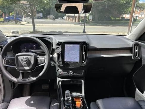 Used 2023 Volvo XC40 B5 Plus w/ Driver Assist Package AWD/4WD image 10