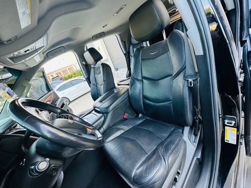 Used 2018 Cadillac Escalade 4WD image 17