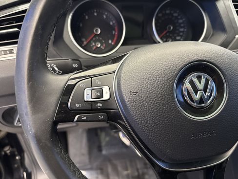 Used 2020 Volkswagen Tiguan SE image 15