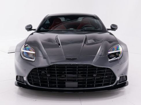 Used 2025 Aston Martin Vanquish RWD image 8